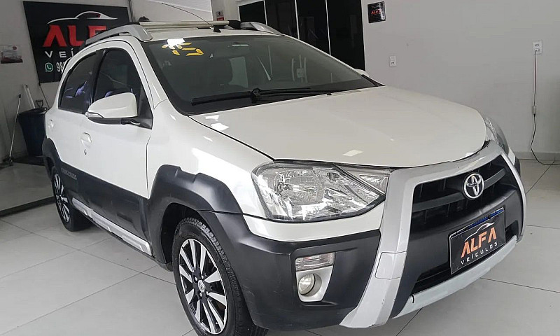 Toyota Etios Cross 1...