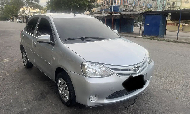 Toyota Etios X 1.3 F...
