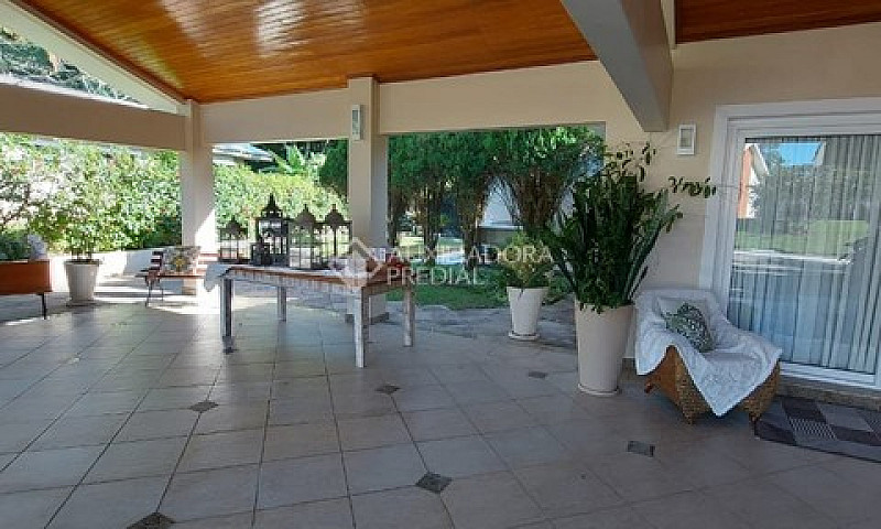Casa De Condomínio À...