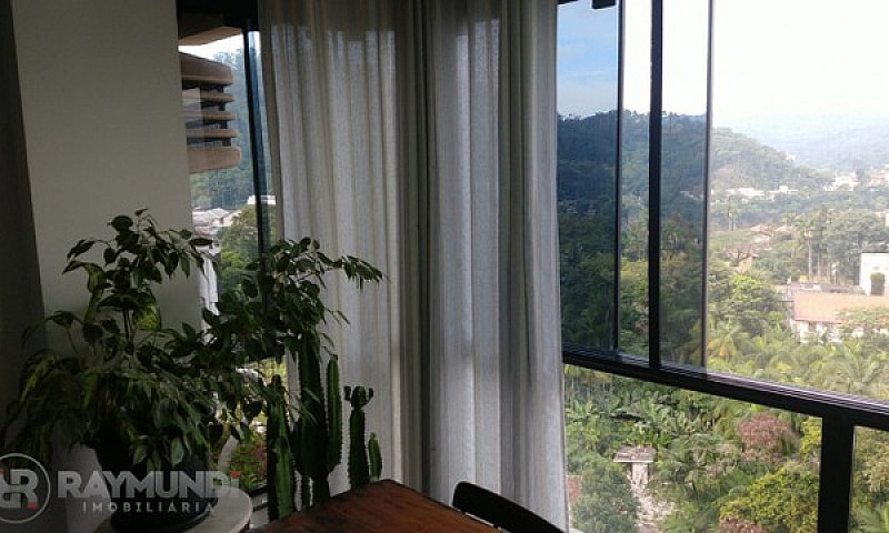 Apartamento Semimobi...