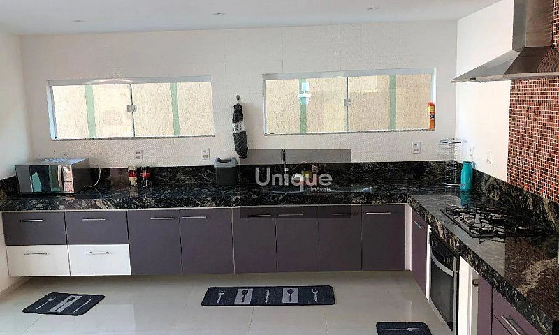 Casa Com 5 Dormitóri...
