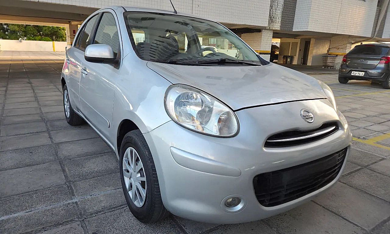 Nissan March 1.0 201...