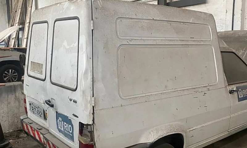 Volkswagen Saveiro 1...