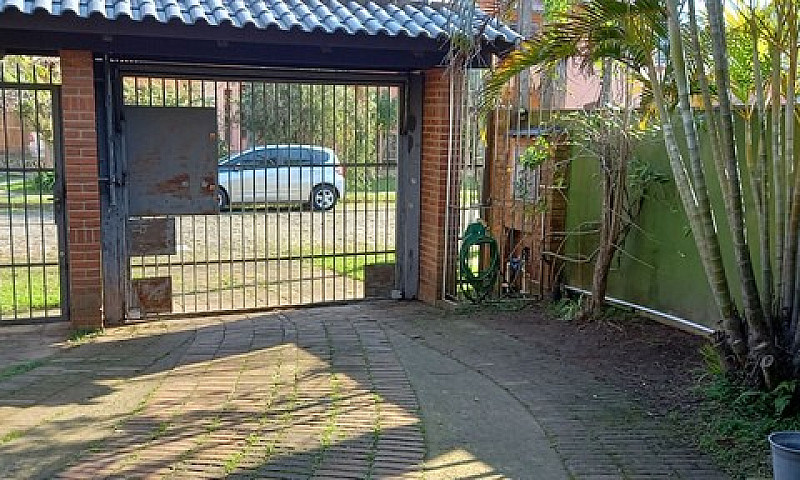 Casa Com 3 Dormitóri...