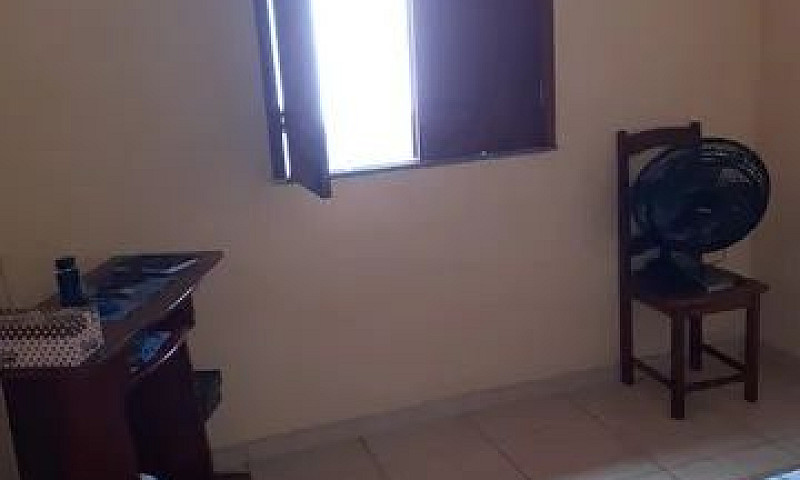 Alugo Casa Com 3 Qua...