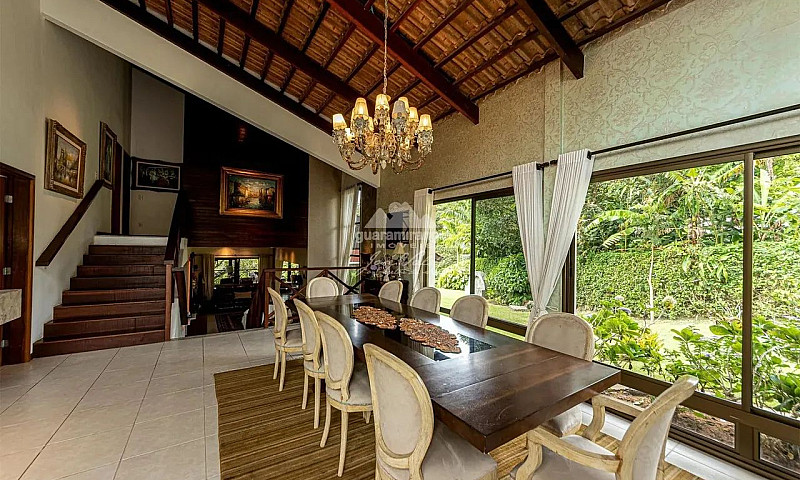 Casa Dentro De Condo...