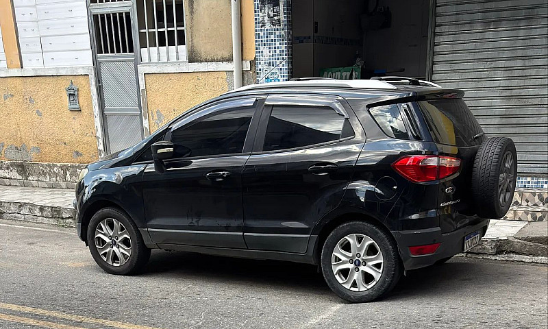 Ford Ecosport Titani...