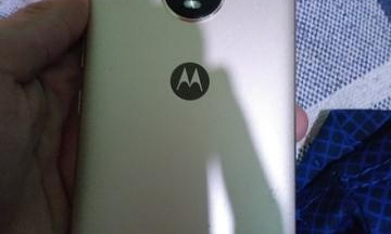 Vendo Moto E4 Plus...