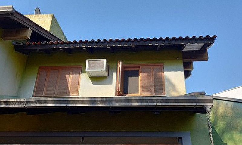 Casa Com 3 Dormitóri...