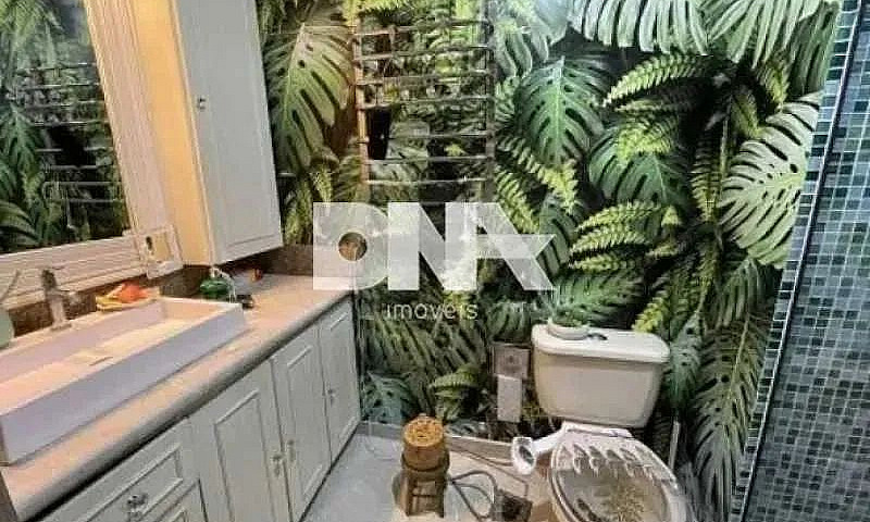 Apartamento-À Venda-...