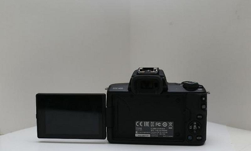 Canon M50 - Mirrorle...