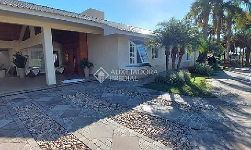 Casa De Condomínio À...