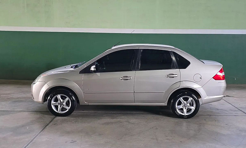 Ford Fiesta Sed. 1.6...