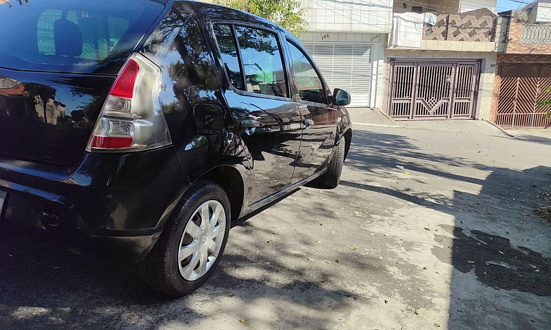 Renault Sandero Auth...