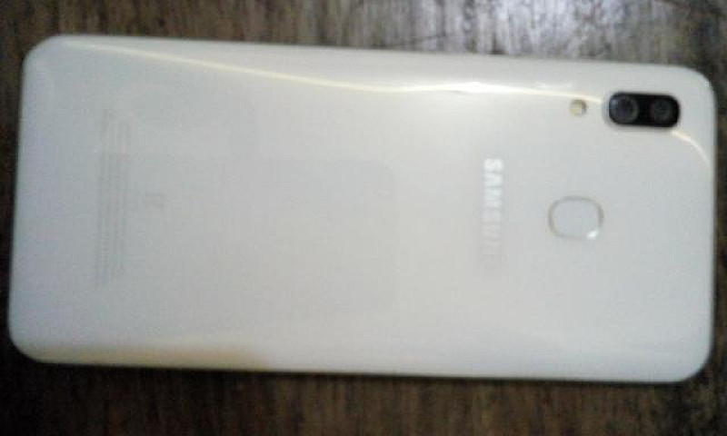 Samsung A30...
