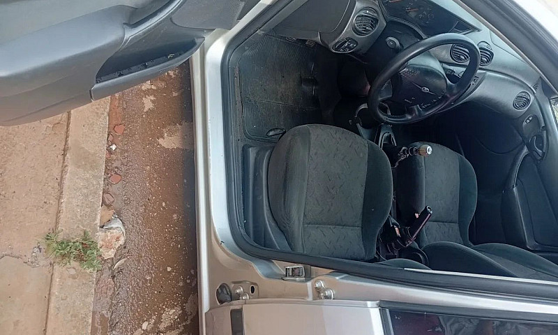 Ford Focus Sedan 2.0...