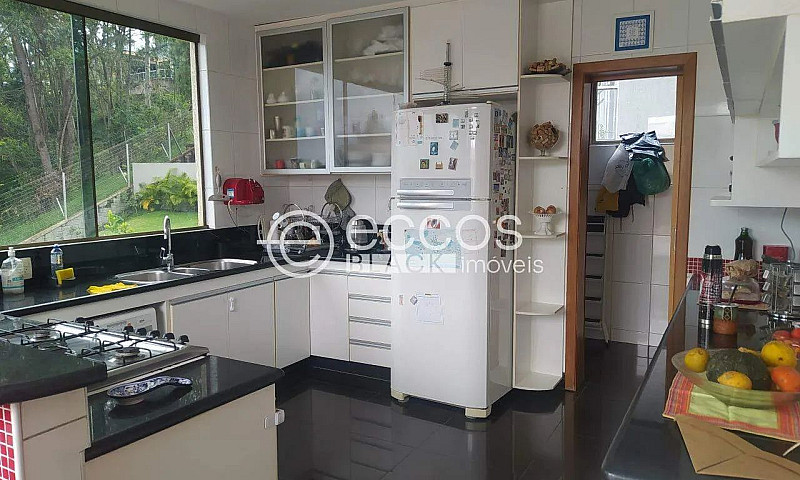 Casa Em Condomínio À...