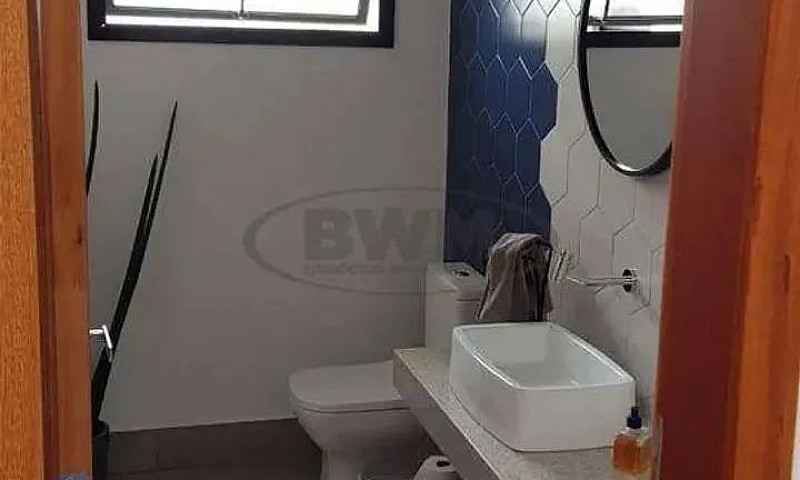 Casa Com 4 Dormitóri...