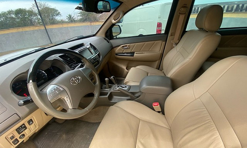 Toyota Hilux Sw4 Srv...