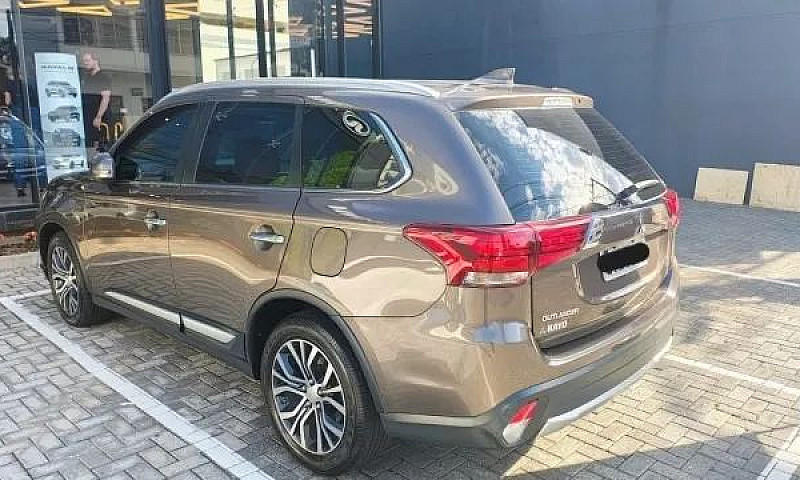 Mitsubishi Outlander...