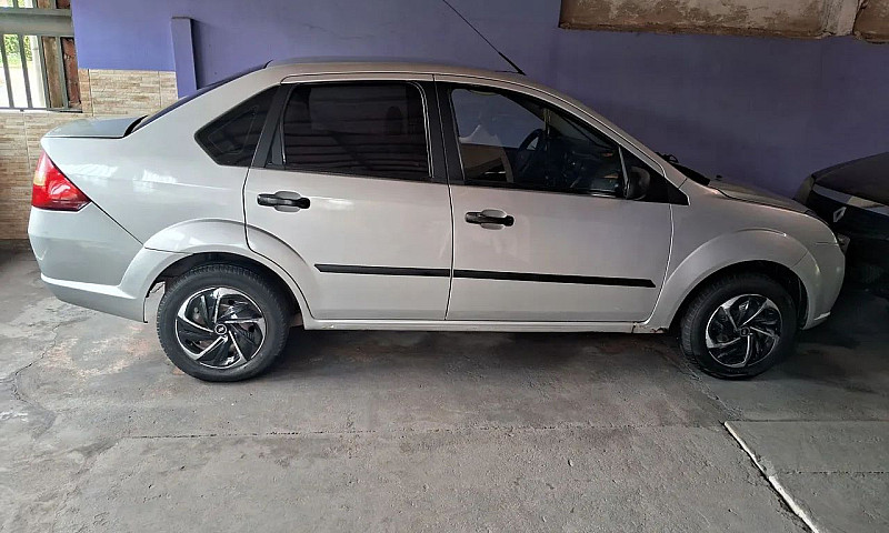 Ford Fiesta Sedan 1....