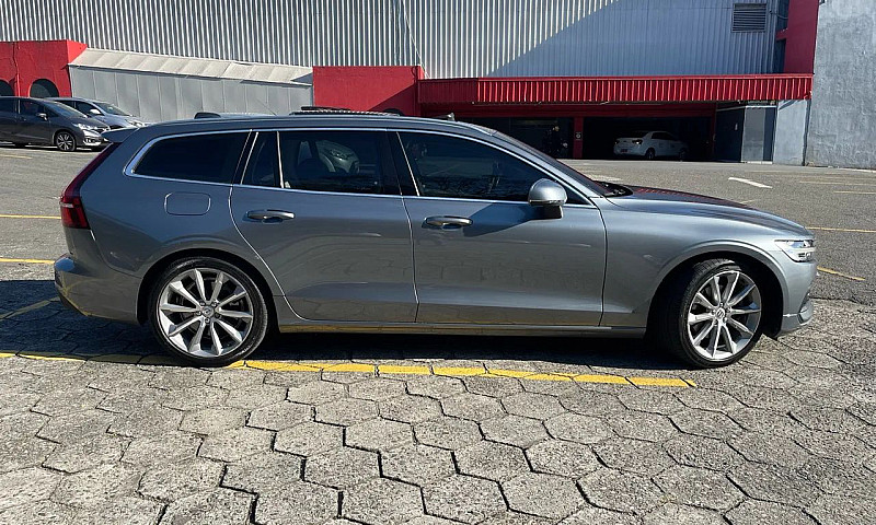 Volvo V60 T-5 Moment...