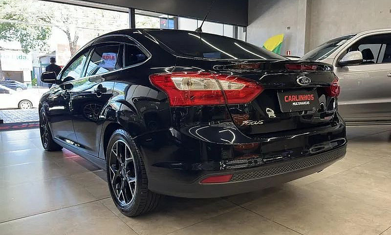 Ford Focus Sedan 2.0...