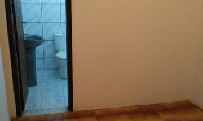 Alugo Casa 2/4 Com S...