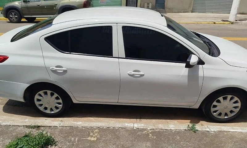 Nissan Versa S 1.6 1...