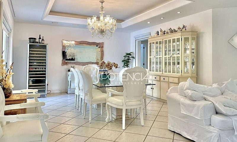 Casa Com 5 Dormitóri...