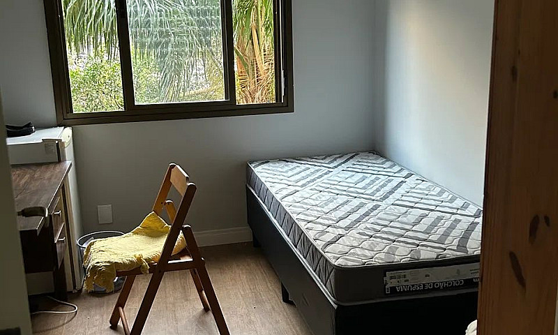 ? Quarto Disponível ...