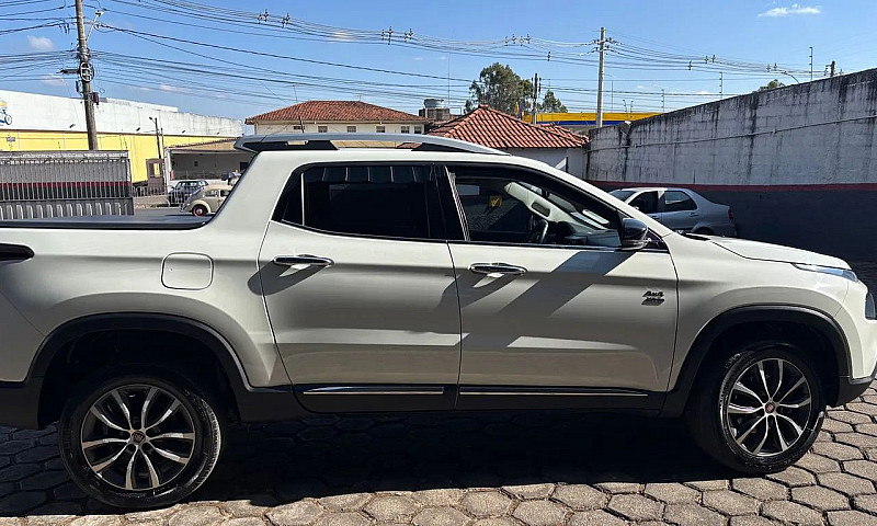 Fiat Toro Volcano 2....