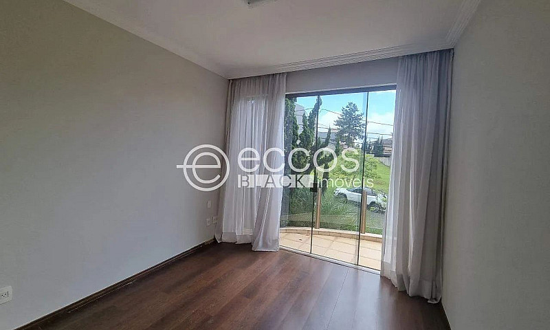 Casa Em Condomínio À...