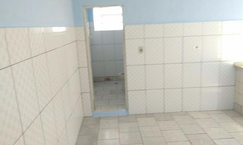 Casa Com 2 Cômodos N...