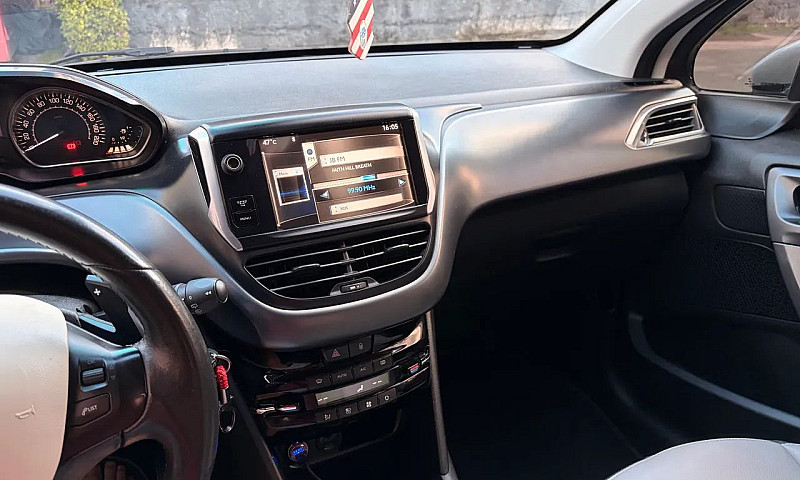 Peugeot 208 Griffe 1...