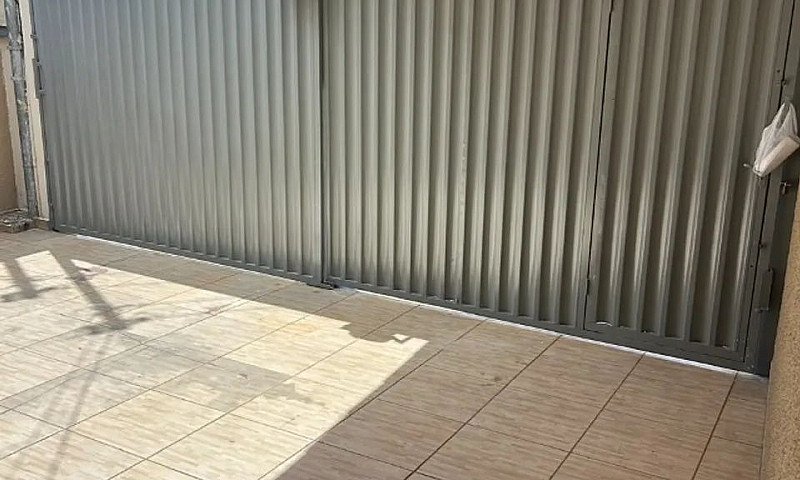 Aluga-Se Casa Parque...