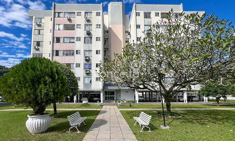Apartamento Semimobi...