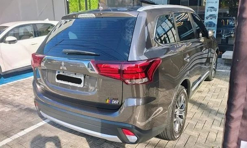 Mitsubishi Outlander...