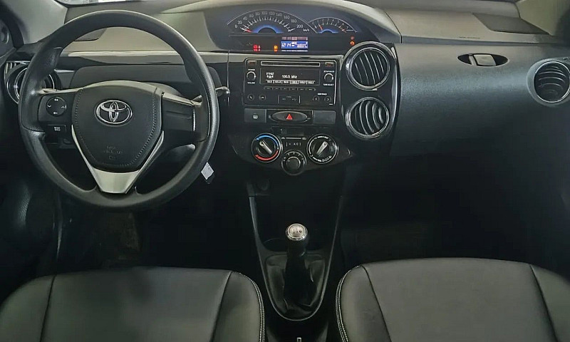Toyota Etios Cross 1...