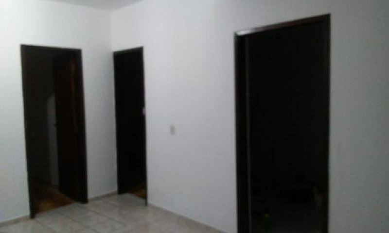 Alugo Casa 2/4 Com S...