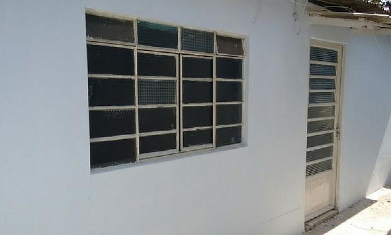Casa Com 2 Cômodos N...