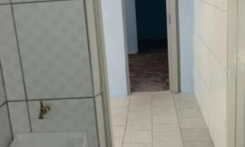 Casa Com 2 Cômodos N...