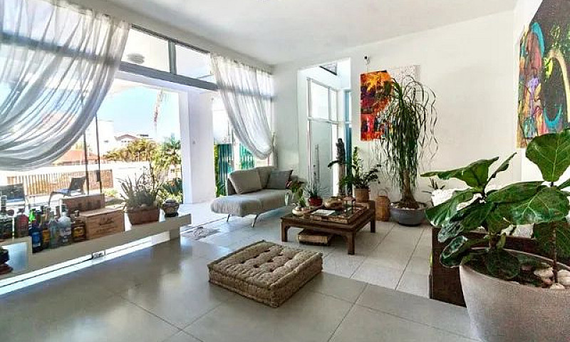 Suite Moderna Casa C...
