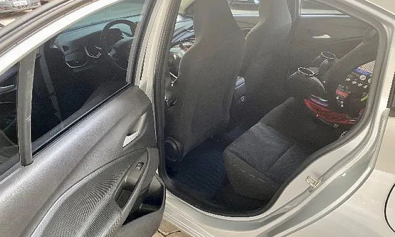 Chevrolet Onix Plus ...
