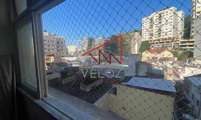 Apartamento-À Venda-...