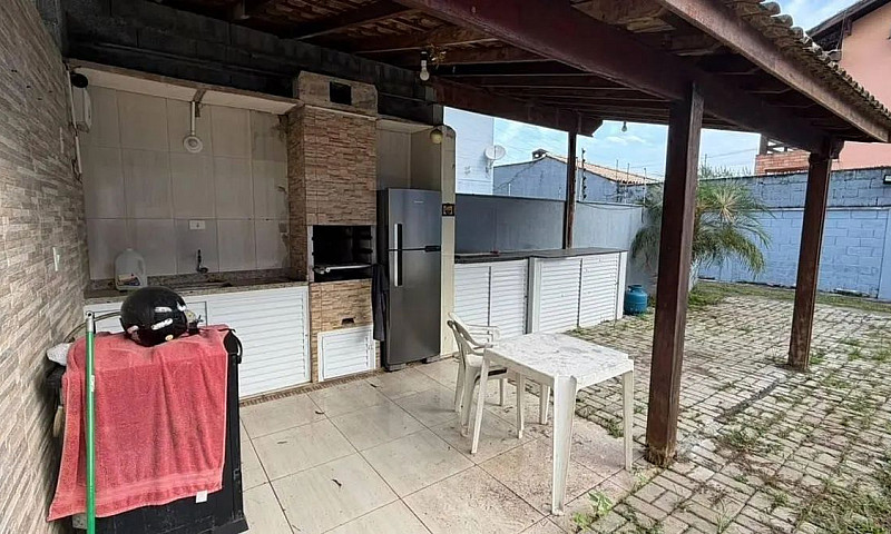 Casa Com 3 Quartos À...