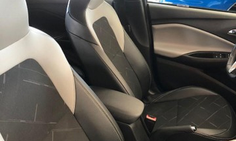 Chevrolet Onix Premi...