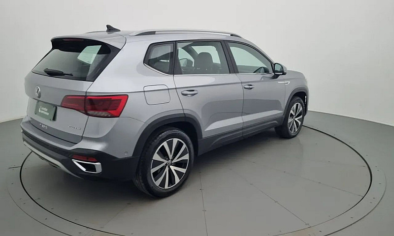 Volkswagen Taos 2023...