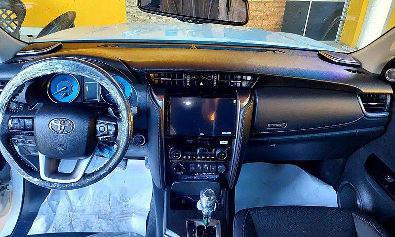 Toyota Hilux Sw4 Srx...
