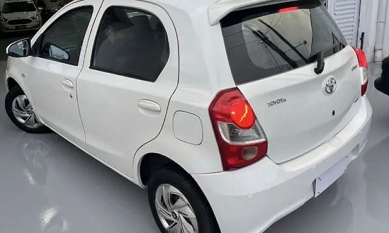 Toyota Etios X 1.3 F...